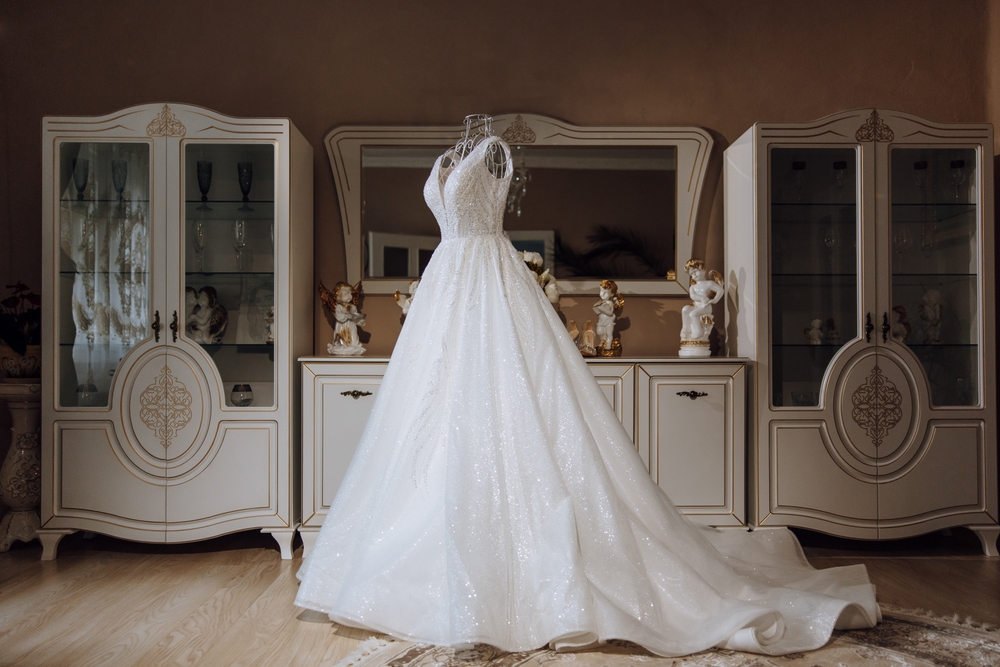 Difference Between Wedding Dress Dry Cleaning and Washing it